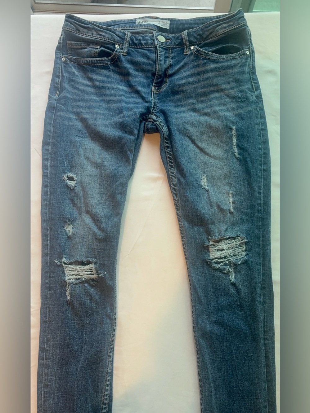 BKE Women's Distressed Skinny Jeans in Dark Blue